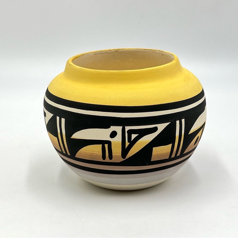 Vintage Lee USAโ Navajo Black White Yellow Bird Pottery Bowl Pot Vase Mesa Verde - Picture 1 of 9